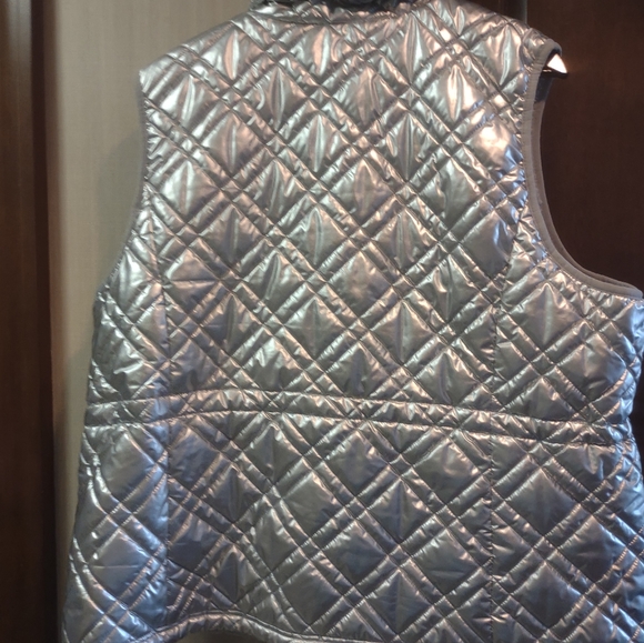 Reversible Shiny Silver Vest - Picture 4 of 4